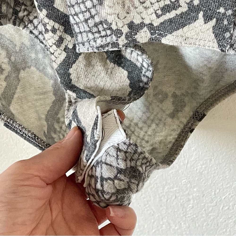 Wasabi + Mint Snake Skin V-Neck Bodysuit - Picture 5 of 6